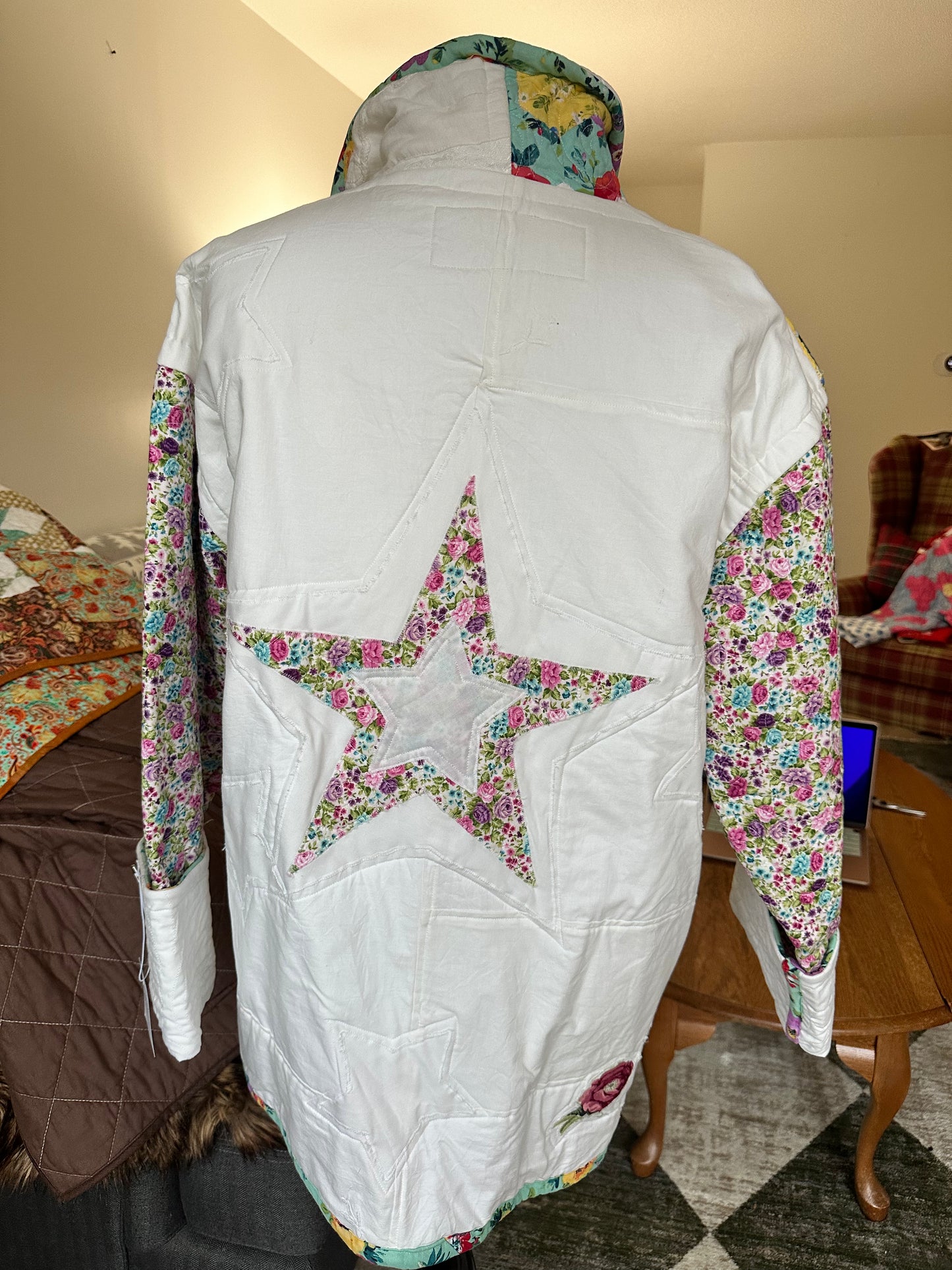 L/XL Quilt Jacket - Vintage Doilies
