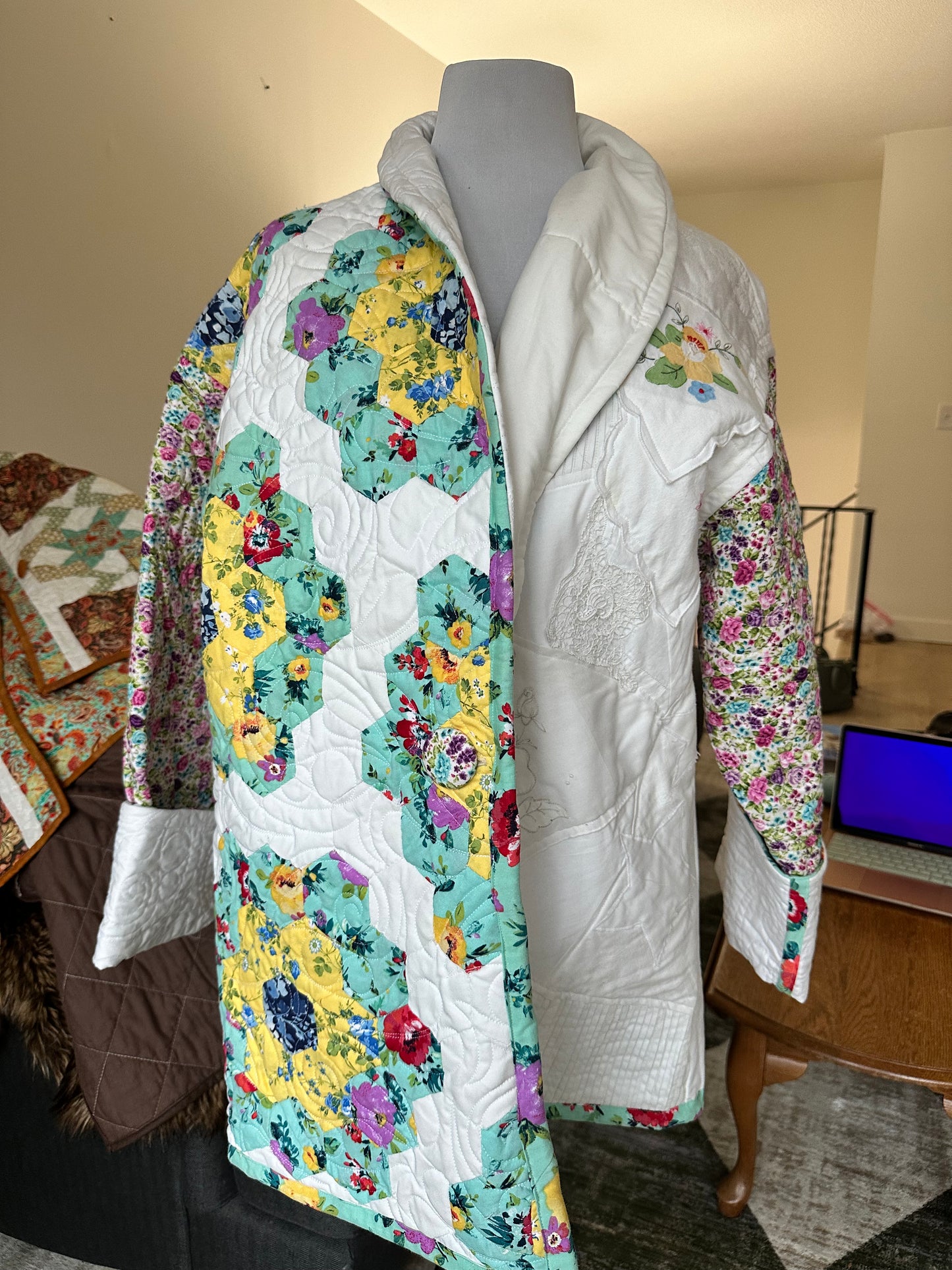 L/XL Quilt Jacket - Vintage Doilies